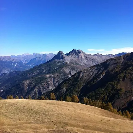 Grand 15 Personnes. Vue Exceptionnelle . Plein Sud Allos